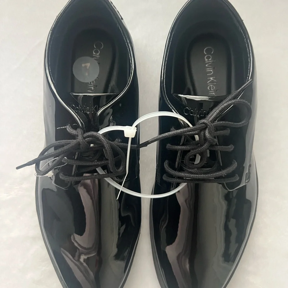Calvin Klein Glossy Black‎ Oxfords Dress Shoes, Size 7, NWOT